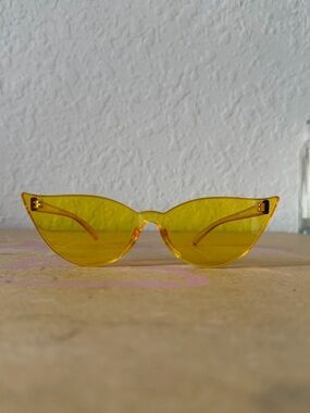 Yellow Cat-Eye Sunglasses for Women - Urban Outfitters